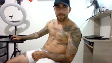 Snapshot of adan_carter chatting on October 16, 4:24 am adan_carter online show from October 16, 4:24 am