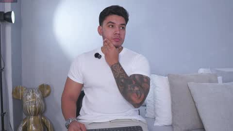 Snapshot of adan_johns chatting on June 7, 12:20 pm Adan Johns online show from June 7, 12:20 pm