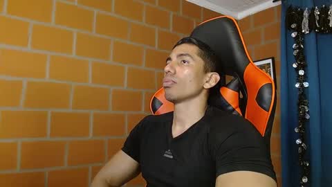 Adan Sin online show from March 4, 3:48 pm