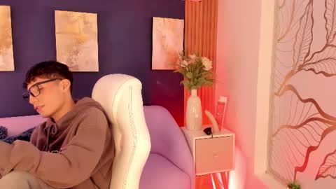 Snapshot of adann_scott chatting on June 26, 12:09 pm Adan online show from June 26, 12:09 pm