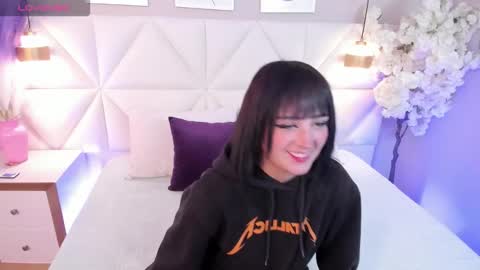 Snapshot of adara_carter_ chatting on December 15, 3:33 am adara_carter_ online show from December 15, 3:33 am