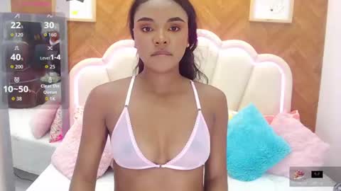 adarose_ online show from June 10, 11:57 pm