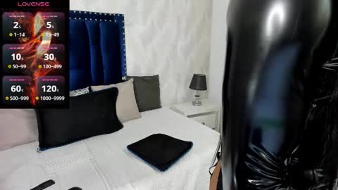 NIcolle online show from December 14, 1:27 pm