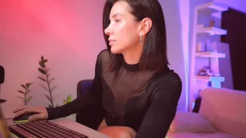 Snapshot of addictsqueen chatting on December 7, 3:58 am ADDICTION online show from December 7, 3:58 am