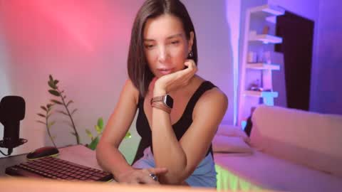 Snapshot of addictsqueen chatting on December 14, 5:07 am ADDICTION online show from December 14, 5:07 am