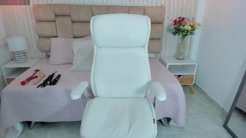 Snapshot of addy_jones chatting on December 3, 10:40 pm Addy Jones online show from December 3, 10:40 pm