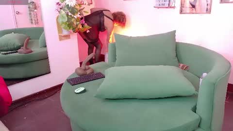 Snapshot of adeellee_ chatting on August 2, 11:19 am adeellee online show from August 2, 11:19 am