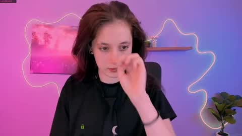 adel_sky_ online show from April 18, 7:29 pm