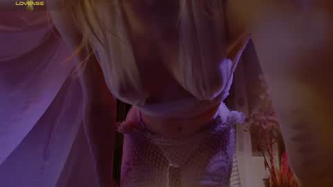 Snapshot of adelaidegilber_ chatting on July 4, 7:53 pm Adel online show from July 4, 7:53 pm
