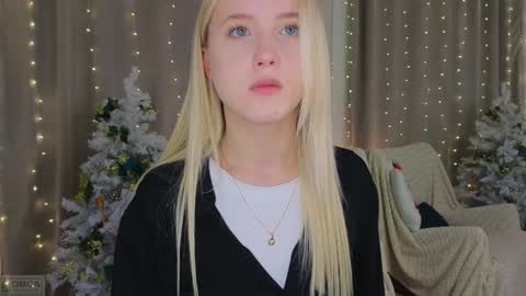 Snapshot of adele_armas chatting on January 7, 9:14 pm Adele online show from January 7, 9:14 pm