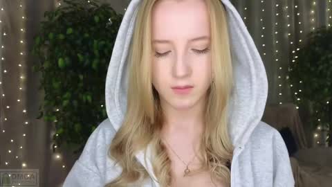 Snapshot of adele_armas chatting on February 16, 12:30 am Adele online show from February 16, 12:30 am