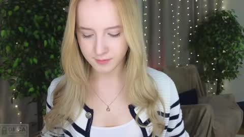 Snapshot of adele_armas chatting on February 24, 12:30 am Adele online show from February 24, 12:30 am