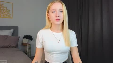 Snapshot of adele_armas chatting on September 11, 10:10 pm Adele online show from September 11, 10:10 pm