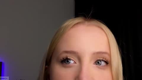 Snapshot of adele_armas chatting on November 19, 10:43 pm Adele online show from November 19, 10:43 pm