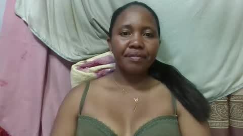 Snapshot of adelealy chatting on April 25, 2:58 am adelealy online show from April 25, 2:58 am