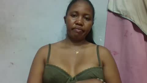 Snapshot of adelealy chatting on May 4, 3:24 am adelealy online show from May 4, 3:24 am