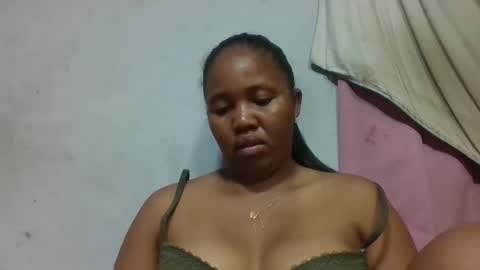 Snapshot of adelealy chatting on May 6, 5:03 am adelealy online show from May 6, 5:03 am