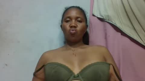 Snapshot of adelealy chatting on May 9, 7:19 pm adelealy online show from May 9, 7:19 pm