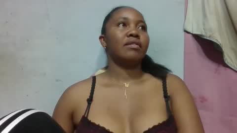 Snapshot of adelealy chatting on May 18, 2:40 am adelealy online show from May 18, 2:40 am
