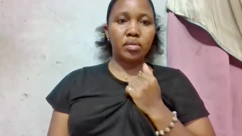 Snapshot of adelealy chatting on May 21, 2:29 am adelealy online show from May 21, 2:29 am