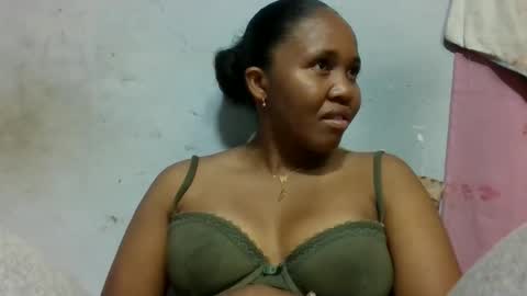 Snapshot of adelealy chatting on May 25, 2:50 am adelealy online show from May 25, 2:50 am