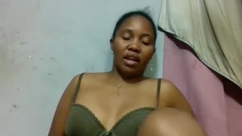 Snapshot of adelealy chatting on June 3, 2:47 am adelealy online show from June 3, 2:47 am
