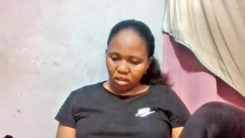 Snapshot of adelealy chatting on June 16, 2:25 am adelealy online show from June 16, 2:25 am