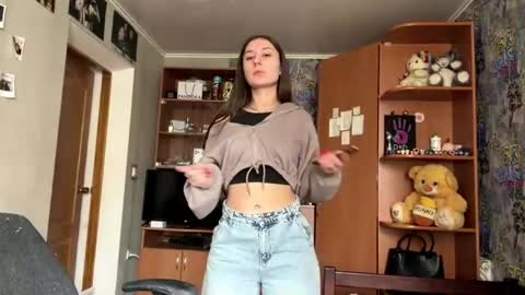 Poly online show from April 23, 7:52 am