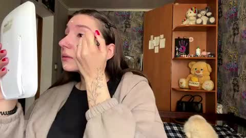 Poly online show from April 27, 11:41 am