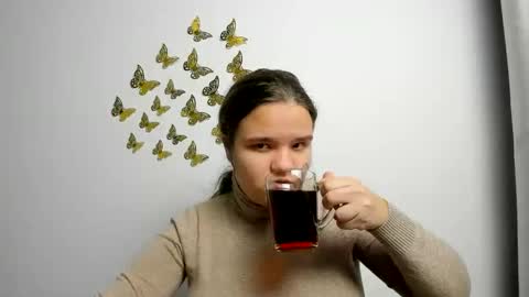 adelecruzz online show from January 22, 1:00 pm