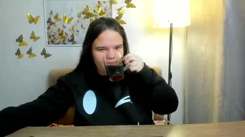 adelecruzz online show from February 23, 1:10 pm