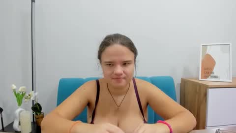 adelecruzz online show from October 11, 7:29 am