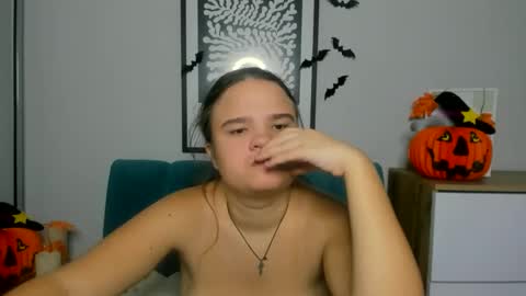 adelecruzz online show from October 23, 7:18 am