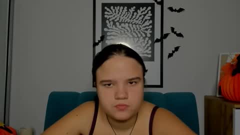 adelecruzz online show from November 1, 8:05 am