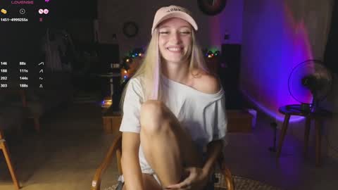 Snapshot of adelelyv chatting on January 30, 2:58 pm Adele online show from January 30, 2:58 pm