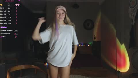 Snapshot of adelelyv chatting on February 6, 3:09 pm Adele online show from February 6, 3:09 pm