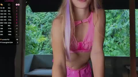 Snapshot of adelelyv chatting on February 25, 6:36 am Adele online show from February 25, 6:36 am