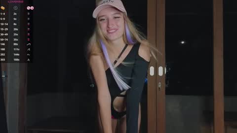 Snapshot of adelelyv chatting on March 3, 11:22 am Adele online show from March 3, 11:22 am