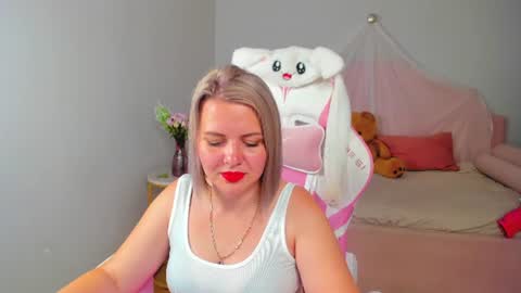 Snapshot of adeleravelle chatting on July 7, 7:23 am AdeleRavelle online show from July 7, 7:23 am