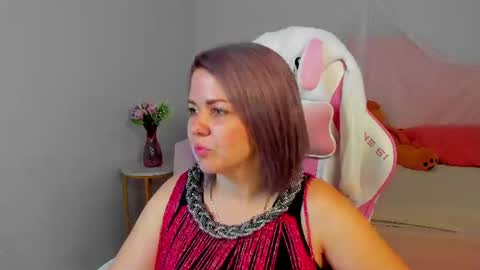 Snapshot of adeleravelle chatting on August 1, 5:07 am AdeleRavelle online show from August 1, 5:07 am