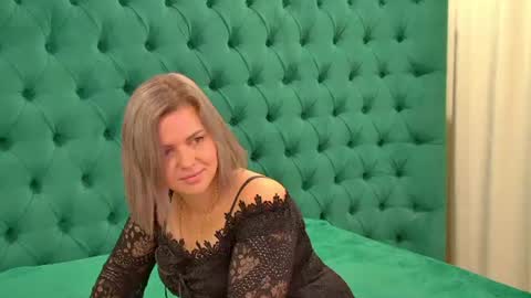 Snapshot of adeleravelle chatting on August 4, 5:10 am AdeleRavelle online show from August 4, 5:10 am