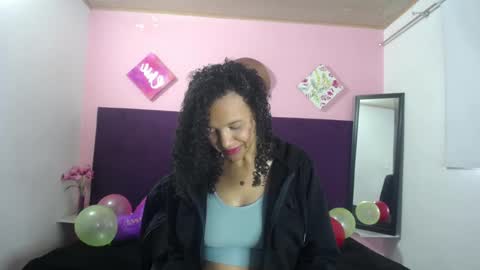 Snapshot of adeleth_blue chatting on October 17, 12:41 pm Adeleth online show from October 17, 12:41 pm