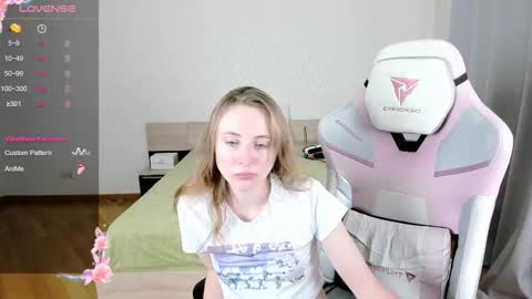 Snapshot of adelina_cowell chatting on September 14, 9:30 am Adelina online show from September 14, 9:30 am