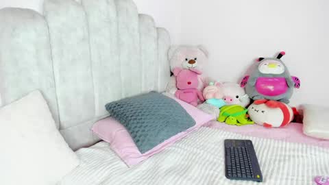 Snapshot of adeline1__ chatting on June 5, 1:12 am dahia online show from June 5, 1:12 am