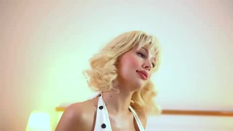 Snapshot of adelineking chatting on May 7, 1:33 am Ade online show from May 7, 1:33 am