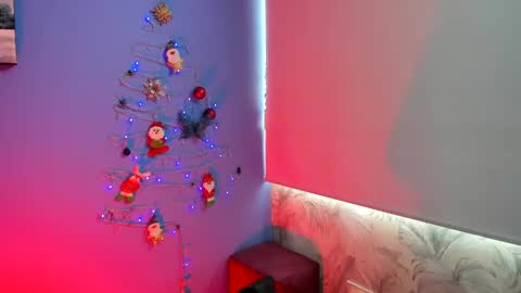 Adelle online show from December 24, 2:33 pm