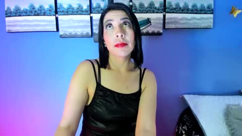 Adelle online show from February 10, 2:05 pm