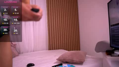 Snapshot of adellevixen chatting on November 6, 6:25 am Adelle online show from November 6, 6:25 am