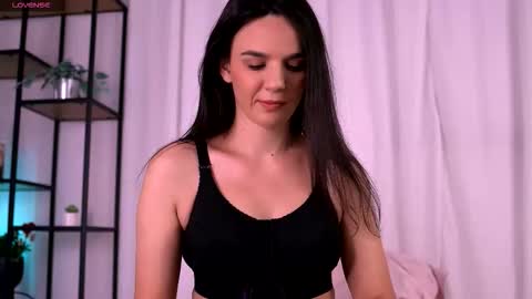 Snapshot of adellevixen chatting on December 19, 7:04 am Adelle online show from December 19, 7:04 am