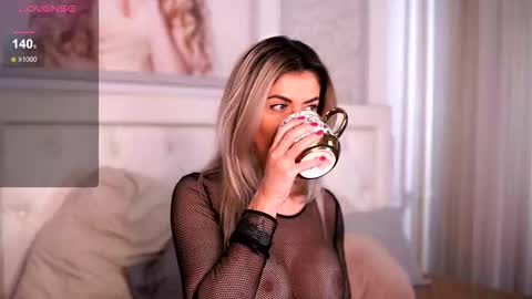 Adelyn online show from November 2, 10:39 am